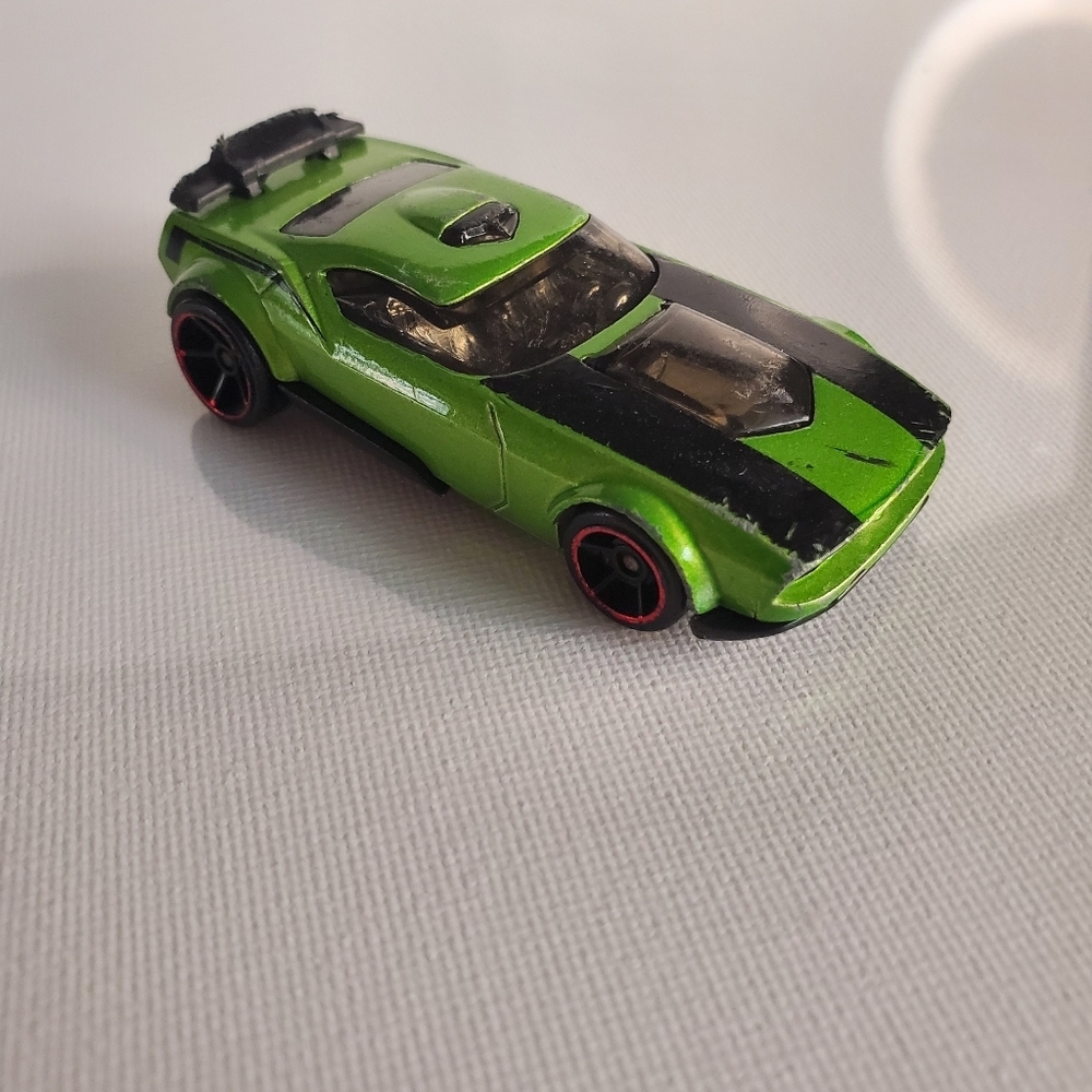 Hot Wheel "Fast Fish" Toy Car